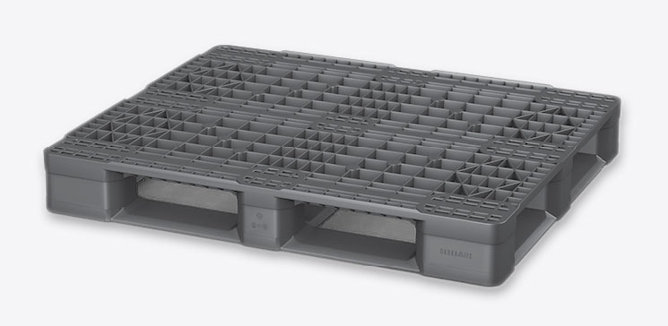 Stackable plastic pallet